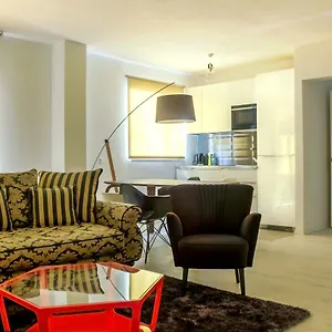 santa-cruz-apartments-malaga.hotelsinnerja.org/